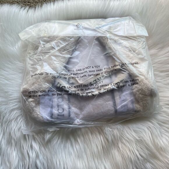 Victoria's Secret Cozy Plush Fleece Tote Zipper Off White Zip Closure NWT - Picture 8 of 13